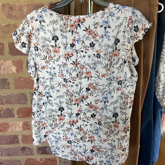 Cute flutter sleeve top 🌸 - Picture 4 of 5